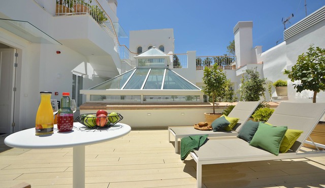 Plaza Mina Suites - Adults Recommended