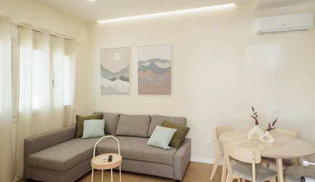 Private Jacuzzi Apartment in Central Seville – 4 Guests