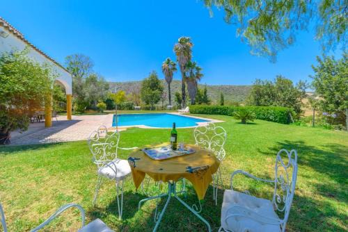Private Villa Cortijo Sierra y Lago with private swimming pool