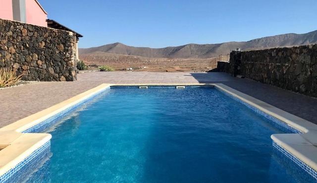 Quiet Rural House Ten Minutes From The Beach