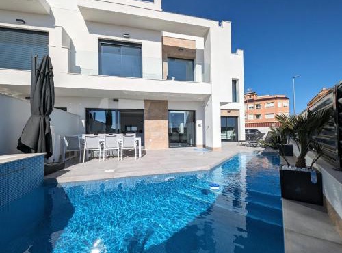 R-40-A Corner Villa with jacuzzi