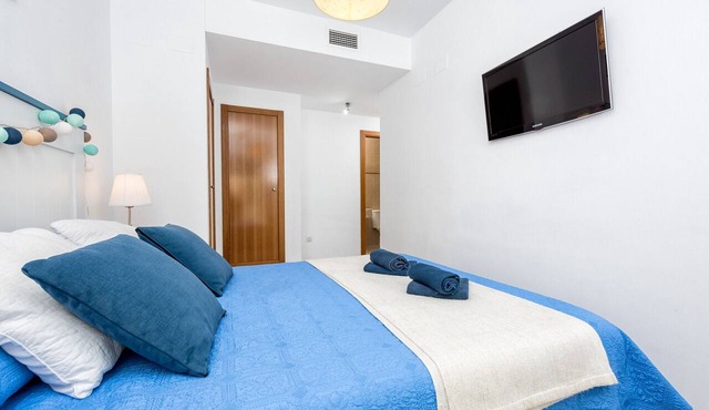 RELAX BY THE SEA, POOL, WIFI A/C.