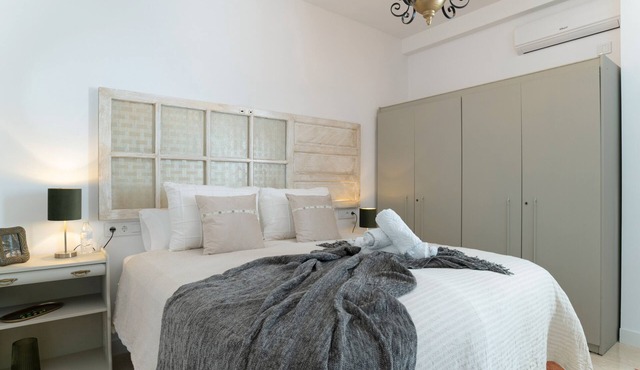 Room 'Zirconio' with Mountain View, Shared Terrace and Wi-Fi