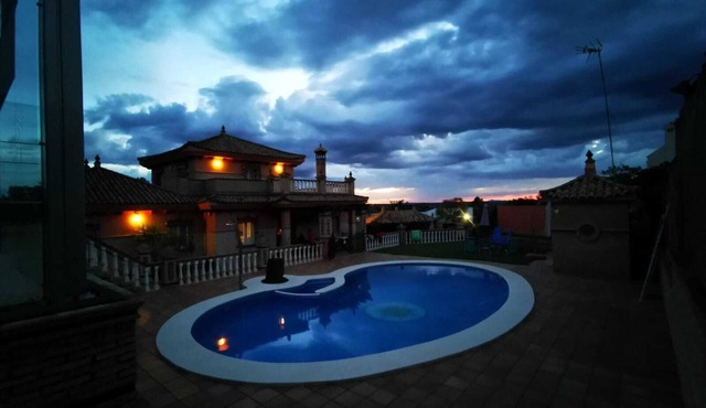 RURAL HOUSE WITH PADEL TRACK, SWIMMING POOL AND BARBECUE