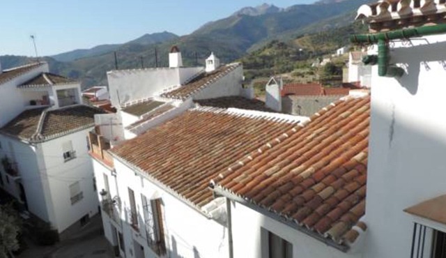 RURAL ACCOMMODATION IN THE URBAN CENTER OF YUNQUERA, SIERRA DE LAS NIEVES.