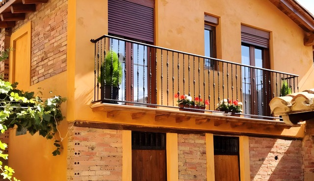 Rural House 'La Viña 3' with Shared Terrace, Shared Garden and Wi-Fi in Cuzcurrita de Río Tirón
