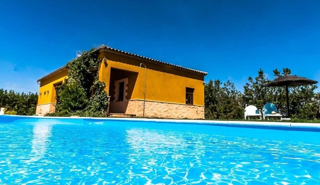 Rural Holiday Home 'Villa Lucrecia' with Pool & Wi-Fi
