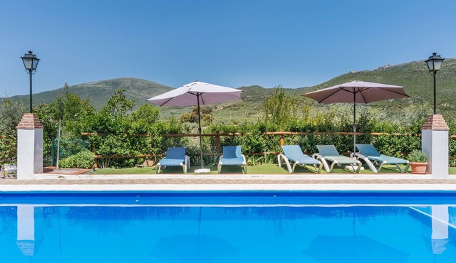 Rural House 'Casa Rural Puente Piedra' with Mountain Views, Wi-Fi, and Air Conditioning