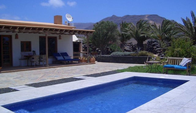Secluded Casa Simba: Relaxation Oasis with Private Pool and Sea View i