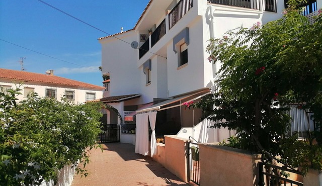 Semi-detached duplex for 7 guests 100 meters from Calabardina beach.