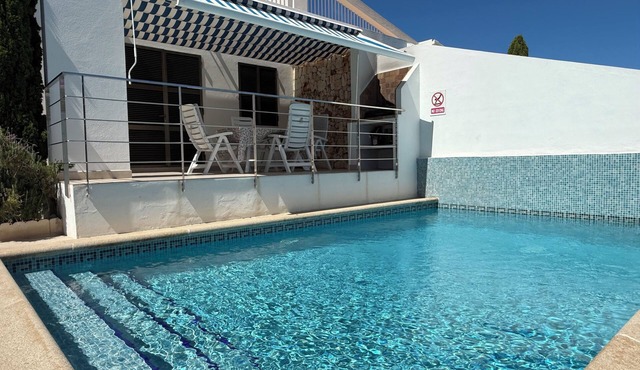 Sleep 5-6 in a beautiful villa near the sea with private pool & garden