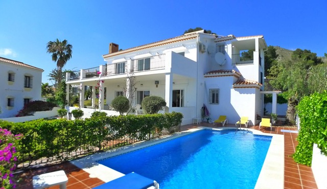Sleeps 8 | Villa Gito | CG R826