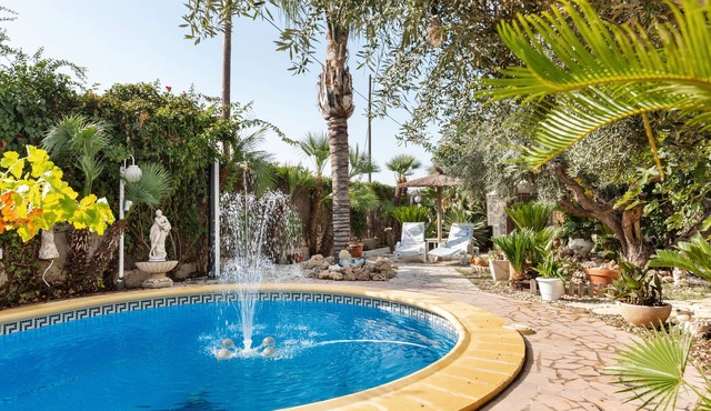 Studio 'Alojamiento Ruizo' with Mountain Views, Shared Pool and Wi-Fi in Lorca