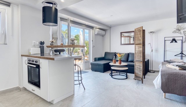 Studio Apartment 'Park Carpe Diem' with Shared Pool, Wi-Fi and Air Conditioning