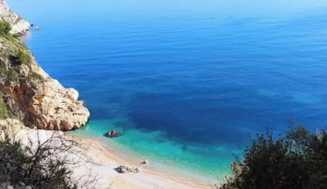 Stunning beachside villa, private pool and sea views.