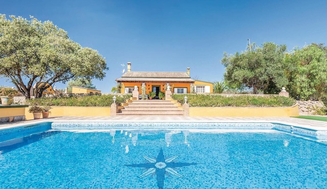 Stunning home in Constantina