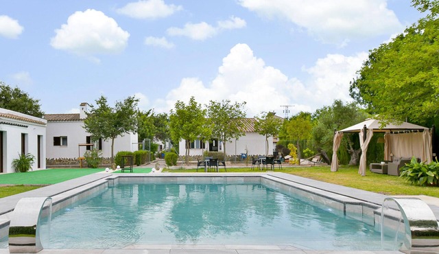 Stunning home in El Coronil with swimming pool