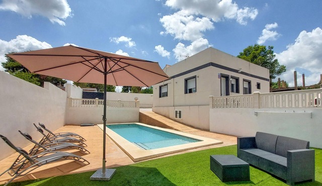 Stunning home in Turís