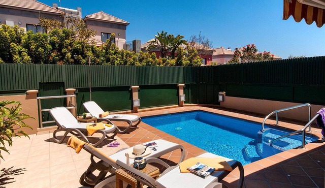 Stunning private villa for 8 guests with A/C, WIFI, private pool, TV, patio and pets allowed