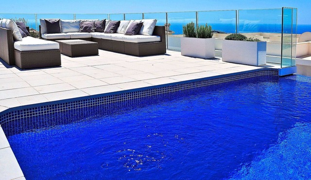 Stunning private villa with WIFI, private pool, A/C, TV, terrace, panoramic view and parking
