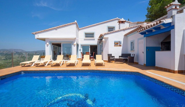 Stunning private villa with WIFI, hot tub, A/C, private pool, TV, terrace and panoramic view