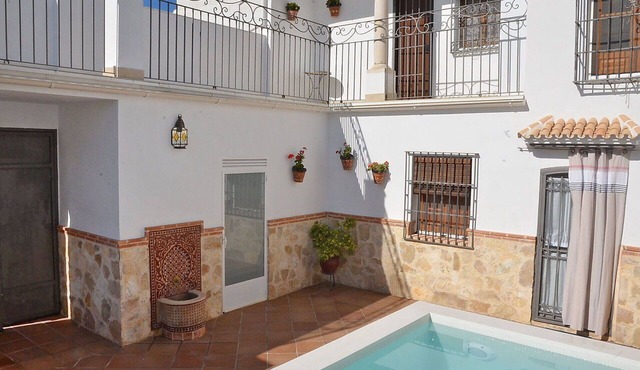 Stunning private villa for 8 people with WIFI, A/C, private pool, TV and patio