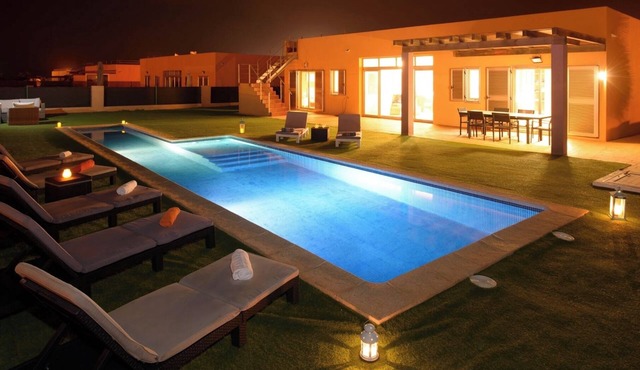 Stunning villa with awesome pool and direct golf and ocean views!