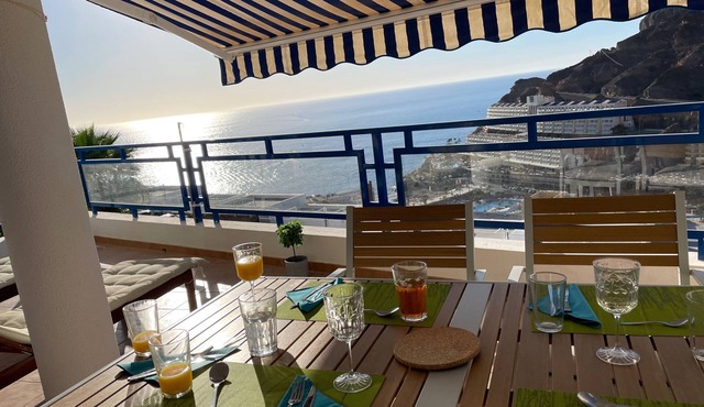 Sunny Seaview Modern apt - Pool and Beach Access