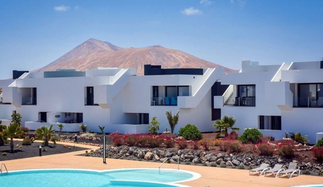 Superior Apartment Sleeps 2 with Pool