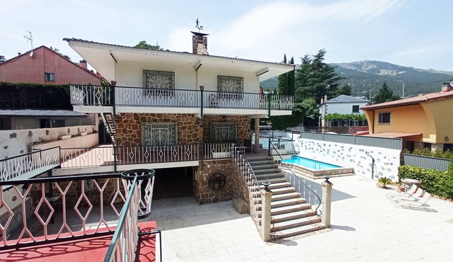 SUYOLUCE, villa with private pool * El Escorial * in El Escorial