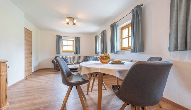 This 75 square meter vacation apartment on a country estate on the Dreisesselberg in the Bavarian Forest is your perfect retreat. 2 bedrooms, 1 living room, 1 fully equipped kitchen and a bathroom with shower/WC ensure relaxation. The large granite. in Breitenberg