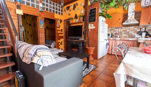 Two-bedroom apartment 10 minutes walk from the historic center.