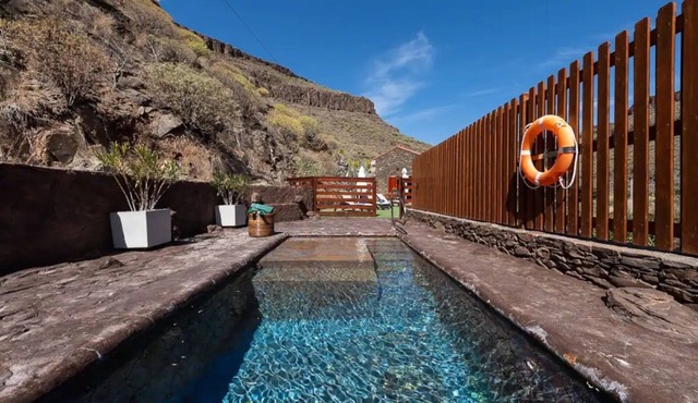 Vacation Home 'Paisajes Rurales Y Piscina Privada' with Mountain View, Wi-Fi and Air Conditioning