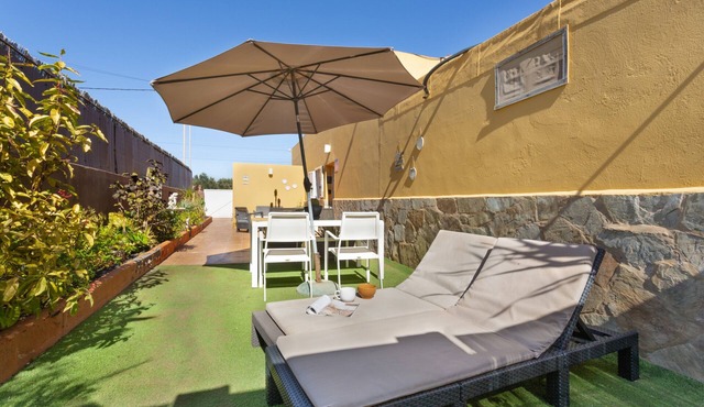 Vacation Apartment 'Rural Zona Céntrica Isla' with Mountain View, Private Terrace and Wi-Fi
