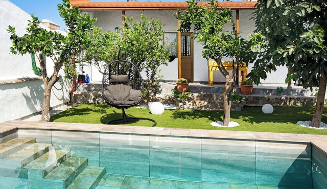 Vacation Home "Casa Juani" with Mountain View, Pool, Wi-Fi, Terraces & Garden