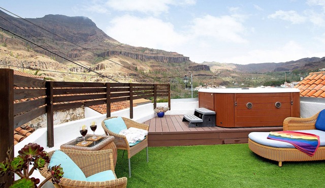 Vacation Home "La Casa Nueva" with Mountain View, Whirlpool & Wi-Fi