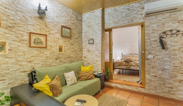 Vacation Home 'Rosi Cave House' with Mountain View, Wi-Fi and Air Conditioning