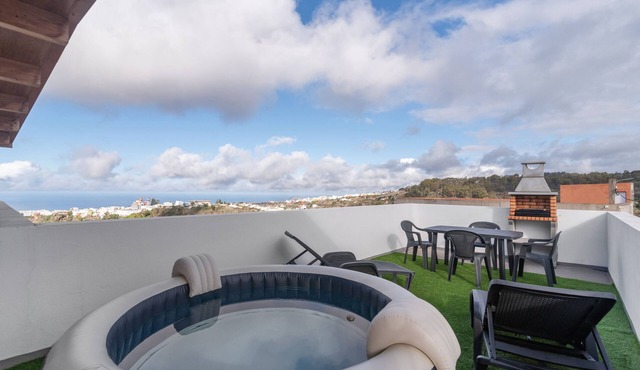 Vacation Home 'Vv El Mirador' with Sea View, Wi-Fi and Air Conditioning