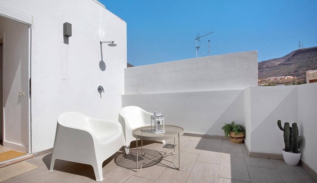 Vacation 'Penthouse 3A' with Sea View, Wi-Fi and Air Conditioning