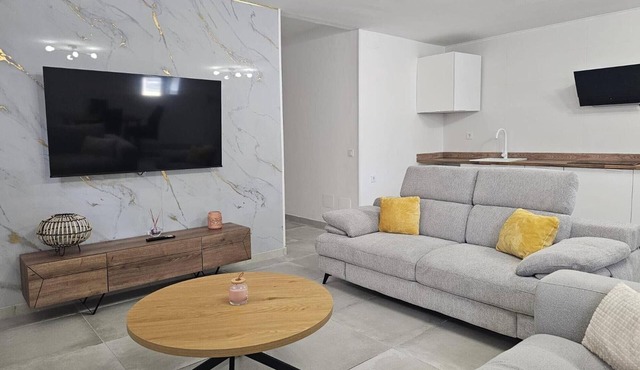 Vencejo & Citrina Houses – Peaceful Nature Retreats Minutes from the City