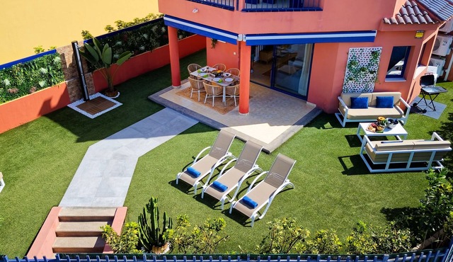 Villa Meloneras 21 beachside with BBQ, access to pool, jacuzzi & kids playground