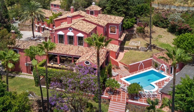 Villa Altavera | Nueva Andalucía | 12 Bedrooms | Private Pool | Paddle Court