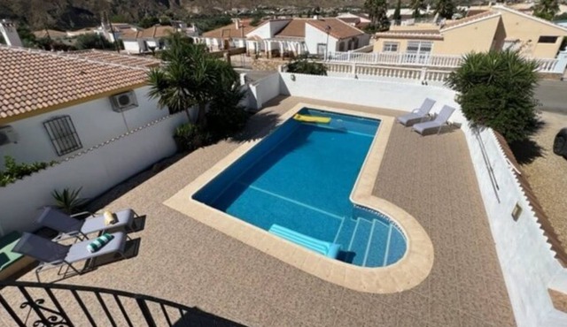 Villa Amarillo rural 4 bedroomed with private pool, outside bar and BBQ