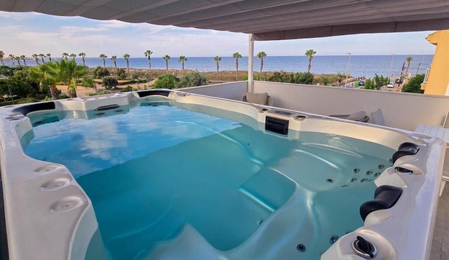 Villa Antonio, Private Jacuzzi, Holiday, 3 BR, 100m to the Beach