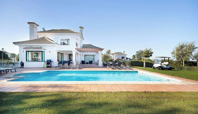 Villa "Arcos golf Jacaranda" con vistas a la montaña, piscina y Wi-Fi, 5 dormitorios