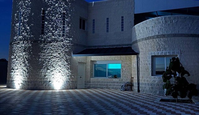 Villa 'Bender House' with Mountain View, Wi-Fi and Air Conditioning