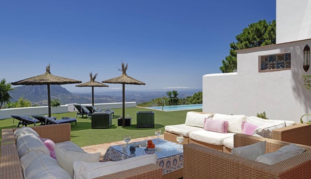 Villa Bougainvillea - Three Bedroom Villa, Sleeps 8