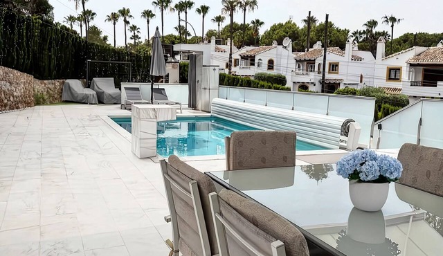 Villa Capitan — private pool, 2 saunas, and a spa next to the Villamartín Golf Course