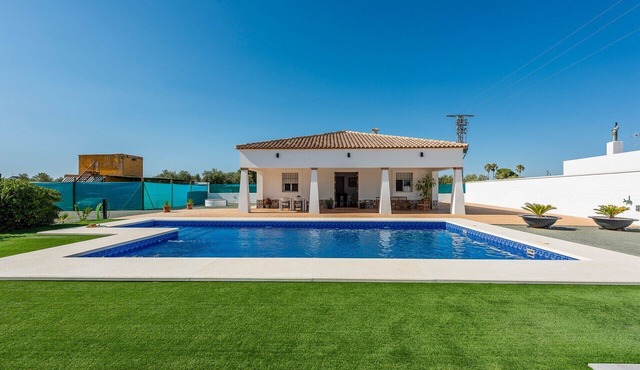 Villa "Casa Brisa del Valle" with Private Pool, Covered Terrace & Wi-Fi