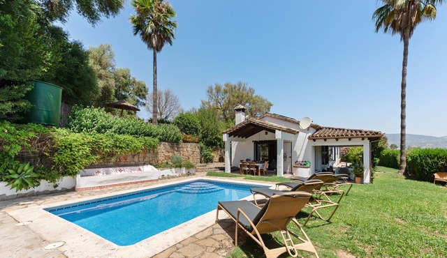 Villa Caty: Rural House with Mountain Views, Pool, and Wi-Fi
